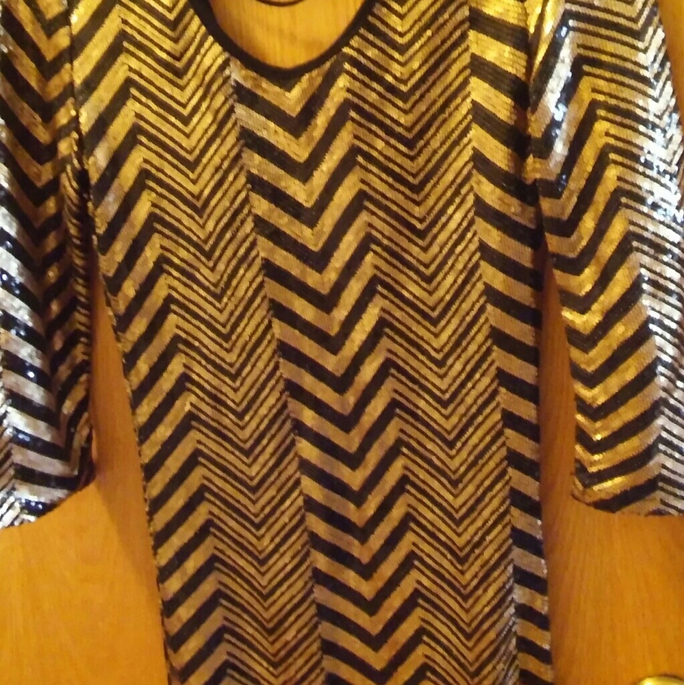 Roly poly sequin mid size sleeve /dress...